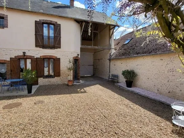 Maison en pierres apparentes + maison d'amis, 510 m² de terrain
