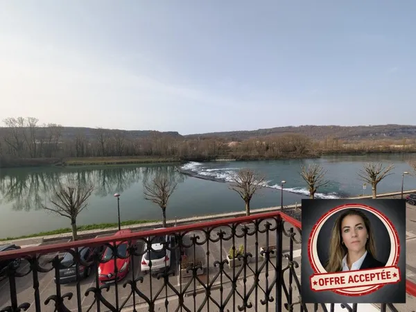 Appartement en centre de village avec terrasse et balcon