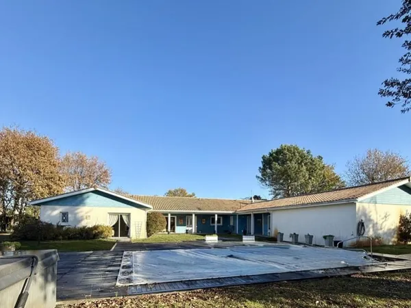 MAISON 297 m2 - GUJAN MESTRAS