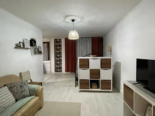 Studio 41 m2 lumineux balcon exposé Sud proche centre ville St-Etienne chauffage + eau chaude / froi