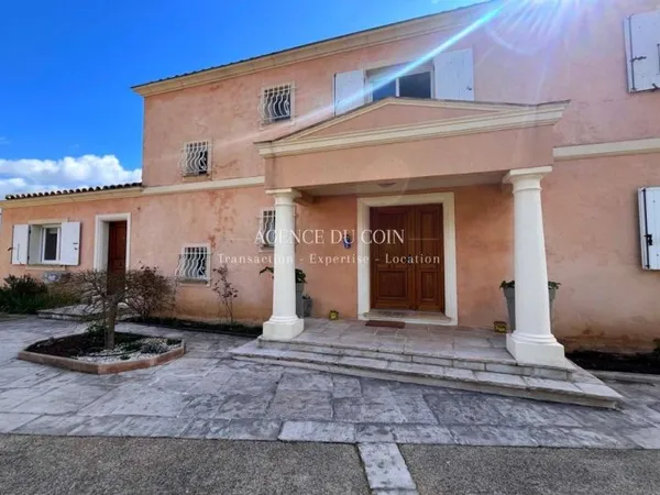 Villa 6 pièces 240 m²