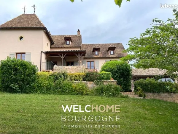 Maison 7 pièces 270 m²