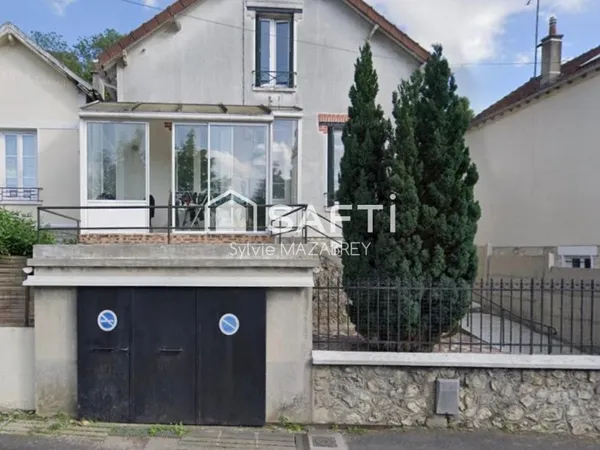 Maison familiale, un bien rare à Provins, à s'approprier et à rafraîchir selon vos envies.