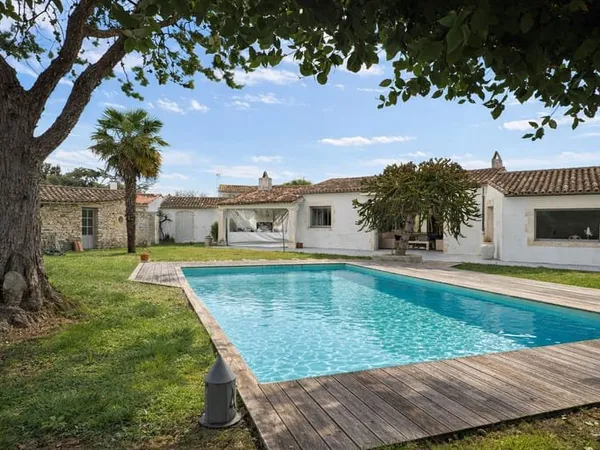 Maison La Flotte 8 pièce(s) 345 m2