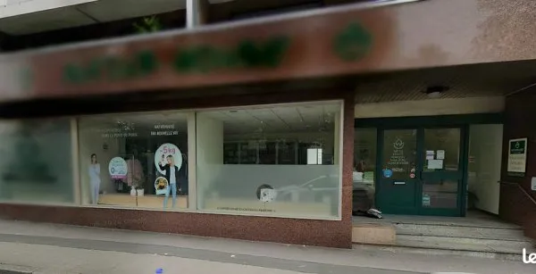 LOCAL COMMERCIAL 145 m² + SOUS-SOL 85 m2- EMPLACEMENT N°1 A ANNEMASSE