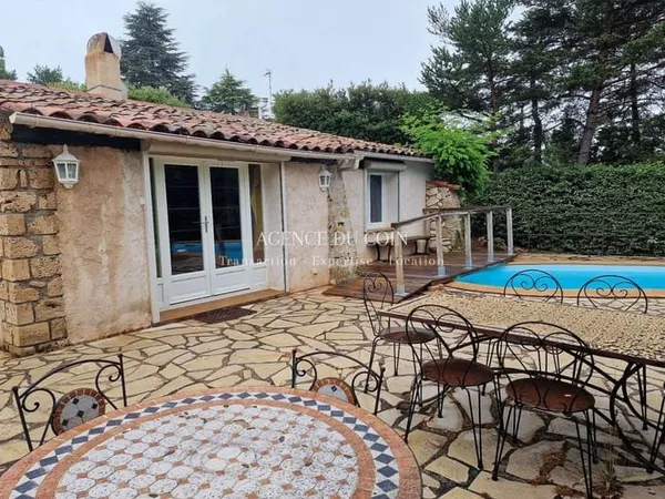 83690 TOURTOUR Au coeur de la Provence non isolé , charmante