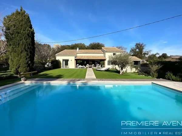 LE PLAN DE LA TOUR - Superbe villa rénovée avec dépendance