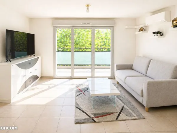 T2 42 m² - séjour 22 m² - terrasse + parking - aucun travaux