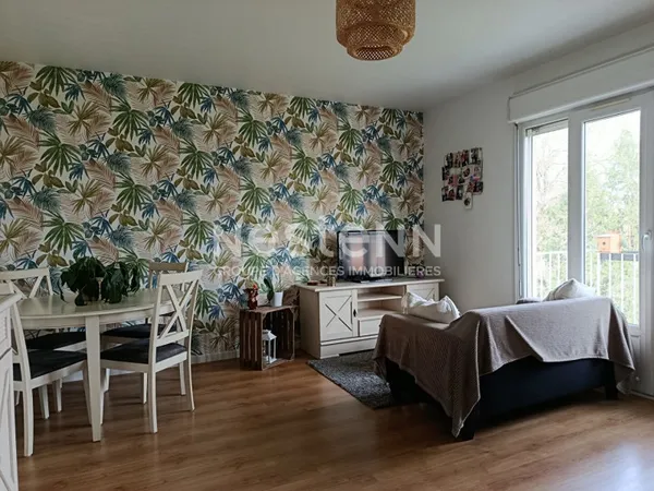 Appartement 3 pièces à vendre à Fontenay-le-Comte, 2 chambres, garage. Pas de travaux.