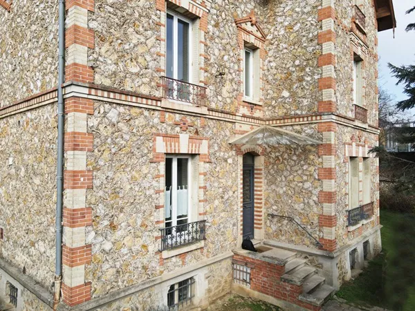 Maison bourgeoise avec 6 chambres !