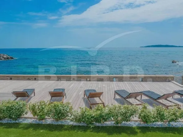 Villa 7 pièces 230 m²