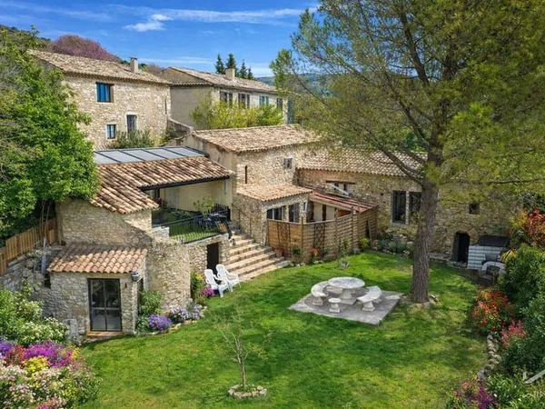 Maison 10 pièces 250 m²
