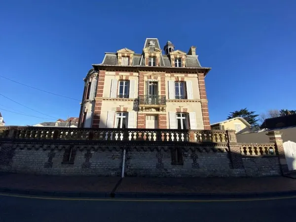 Villa 10 pièces 219 m²