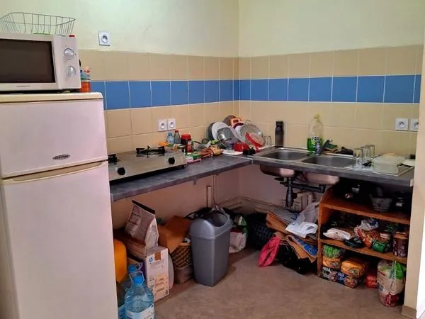 Studio meublé, 30 m2, en plein centre du Tampon, disponible, en colocation à partager avec un coloca