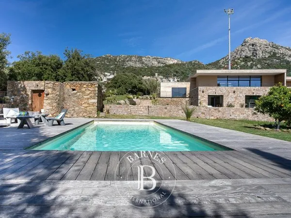 Lumio, Villa 5 chambres, appartement indépendant, piscine chauffée, proche des plages