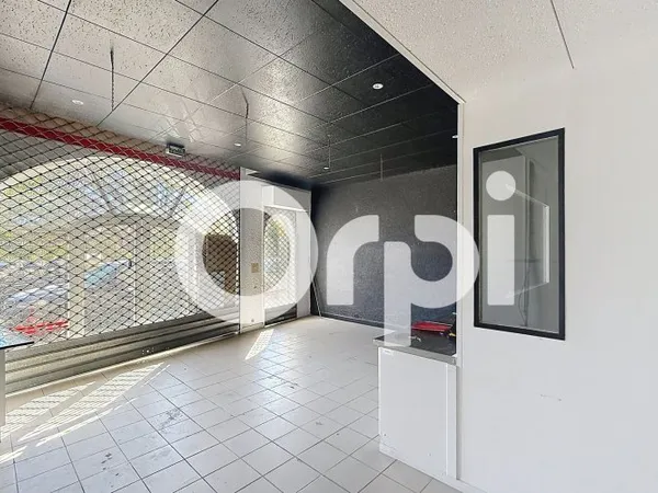 Local commercial 330 m²