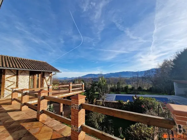 Propriété de charme avec vue sur les Pyrénées - 3 logements indépendants, Piscine, Puit et Verger