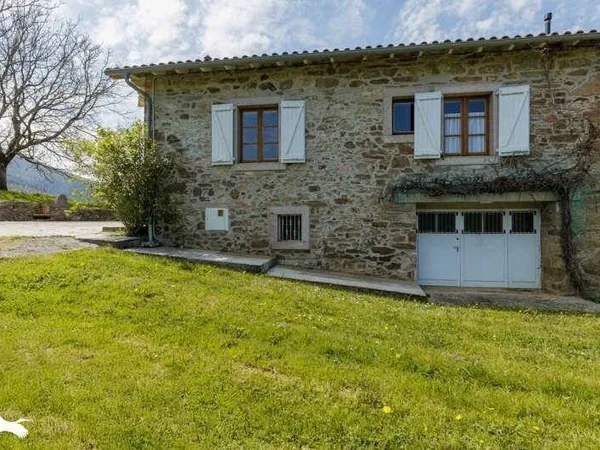 Maison en pierre de 3 pièces principales