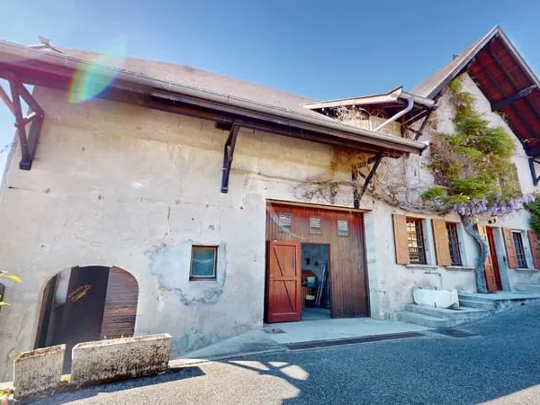 Maison Chilly 5 pièce(s) 114.39 m² Hab (463 m2 au sol).