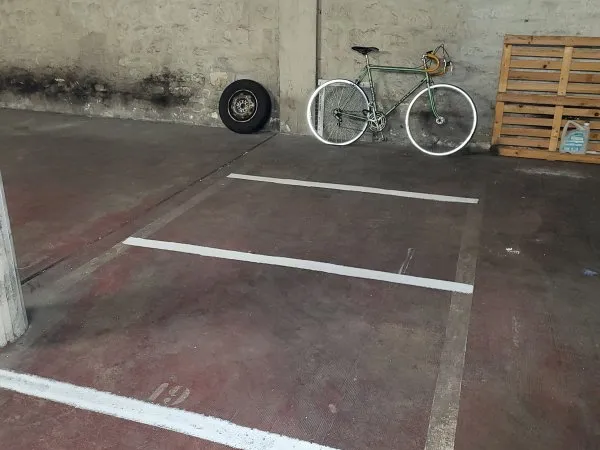 Loue parking 2 roues - 3m²