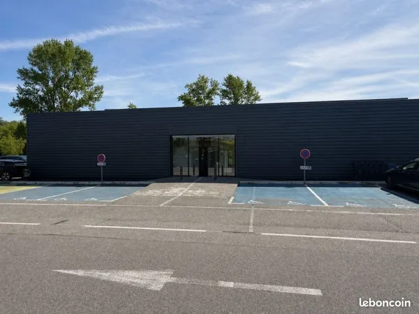 LOCAL COMMERCIAL 1186 m²