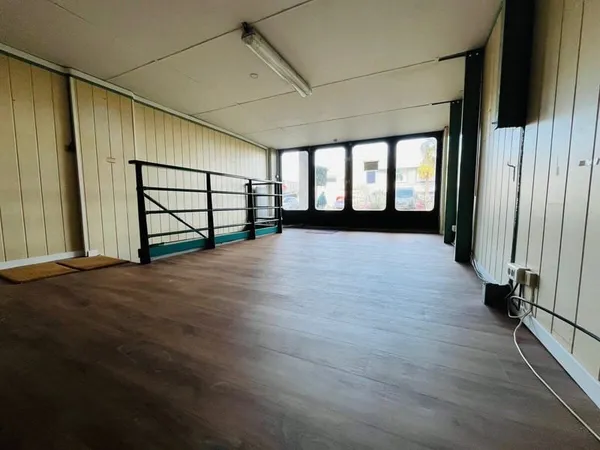 Local commercial avec son logement