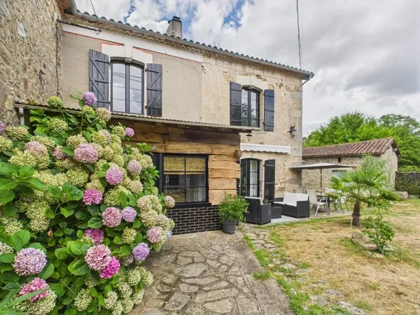 Belle maison de village proche commerces
