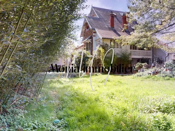Maison 10 pièces 300 m²