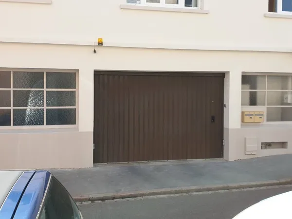 Location emplacement parking voitures Et moto