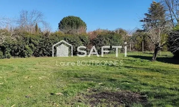 Terrain 584 m²