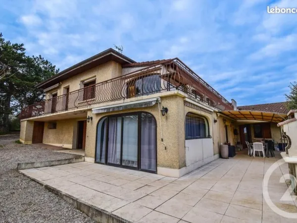 Maison 7 pièces 275 m²