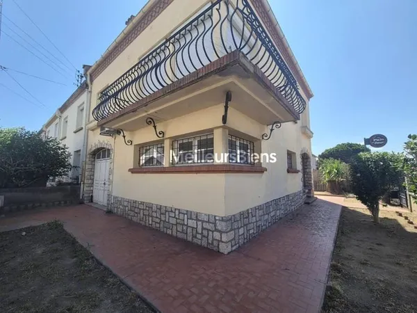 Maison 3 faces avec grand garage