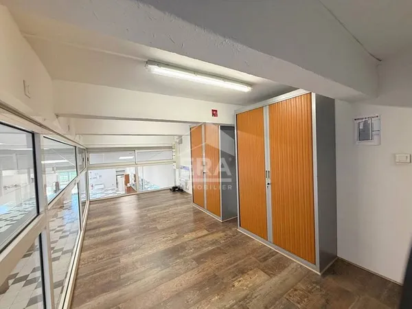 Local commercial 176 m²