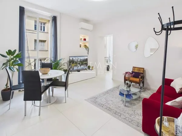 Appartement 2 pièces entièrement rénové - Nice Carré d'Or