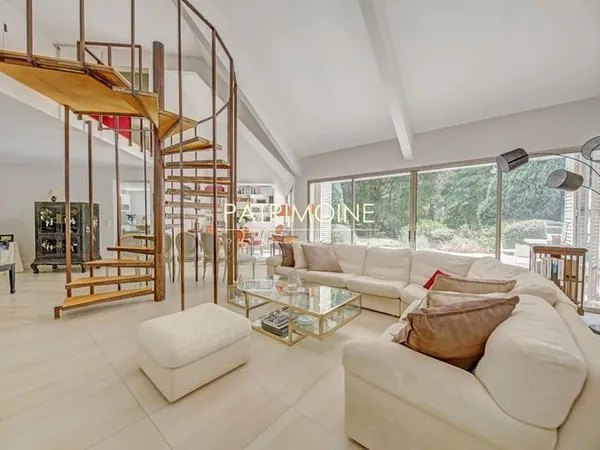 Maison Crespieres 12 pièce(s) 311 m2