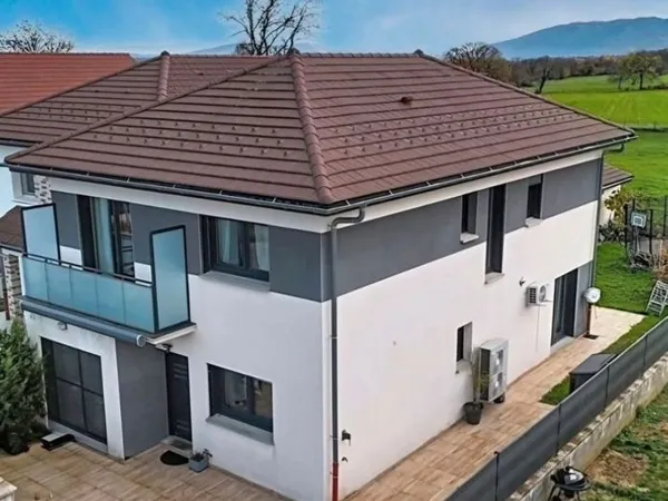 Maison familiale 165 m² - 5 chambres - Vue imprenable sur le Jura - Classe énergétique A