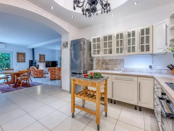 CANNES - Saint-Nicolas : Duplex 5 pièces de style villa avec jardin, balcon et garage