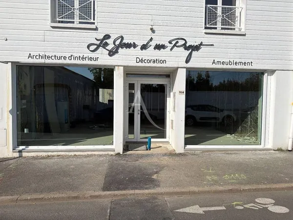 Local commercial 122 m²