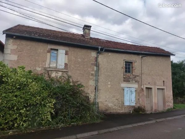 Maison individuelle à rénover entièrement sur terrain de 468m²
