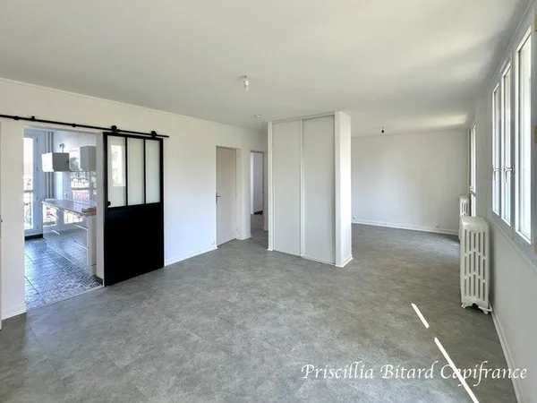 Appartement T4 en rez-de-chaussée avec jardin privatif et cave