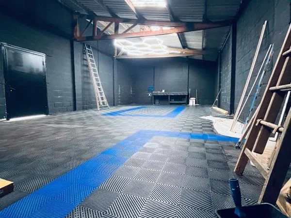 HANGAR dispo juillet