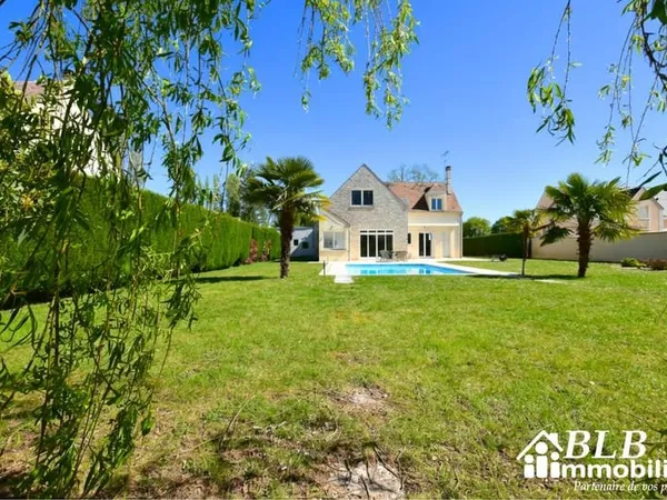A VENDRE MAISON 235 m2 - 4 SUITES - PISCINE - SOUS-SOL - TER