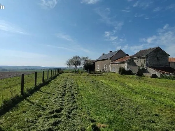 Maison de charme à la campagne - 140 m² avec dépendances sur 4000 m²