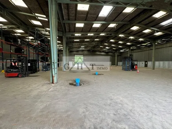 A LOUER VIRY-CHATILLON ENTREPOT ET BUREAUX DE 1500 M²