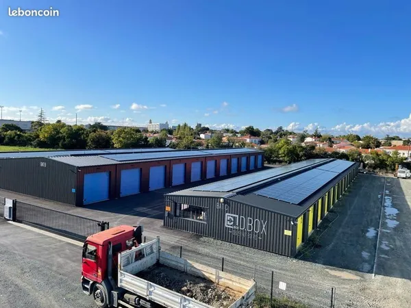 BOX DE 49 m2 À LOUER