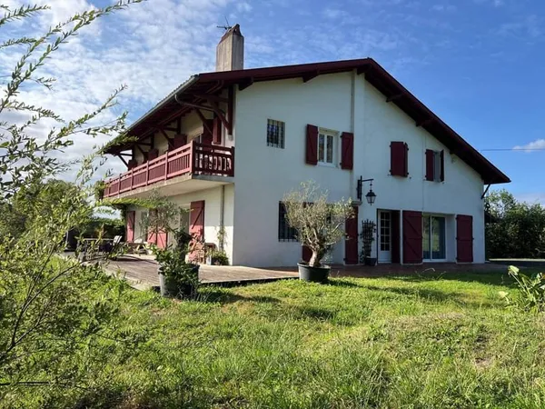 Maison 9 pièces 258 m²