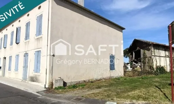 Idéalement situé au coeur du bourg.