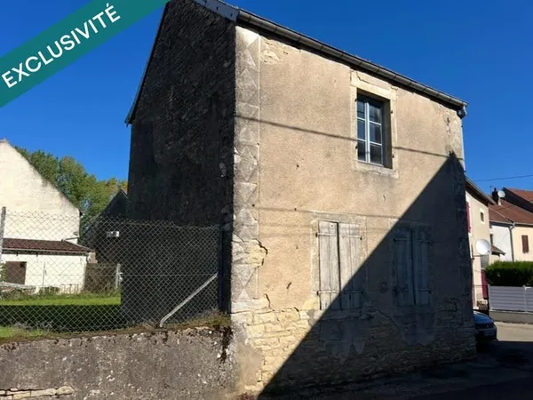 Maisonnette ancienne à rénover au coeur de Vars