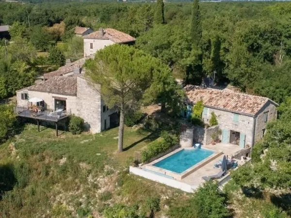Maison en pierre 9 pièces