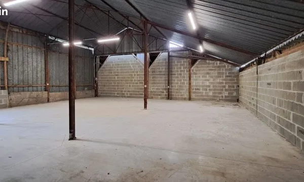 Local entrepôt fermé de 170m²